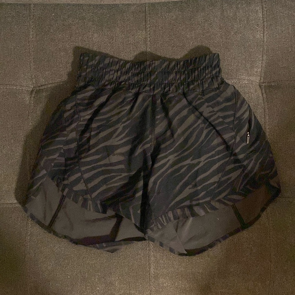 Lululemon Track That  5” zebra shorts (0)